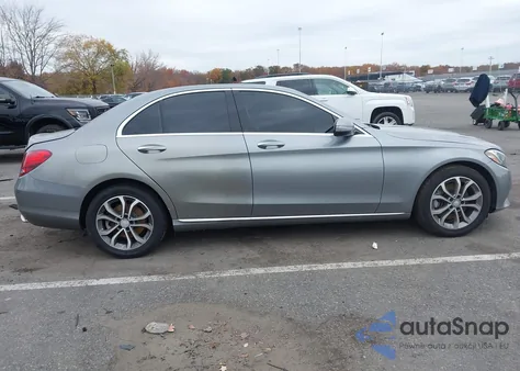 2016 Mercedes-Benz C 300 4Matic из США, поврежденный, VIN 55SWF4KB9GU111848